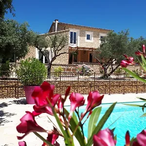 https://la-reveuse.fr-provencehotel.com