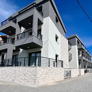 Four Shades Luxury , Sarti Grecia